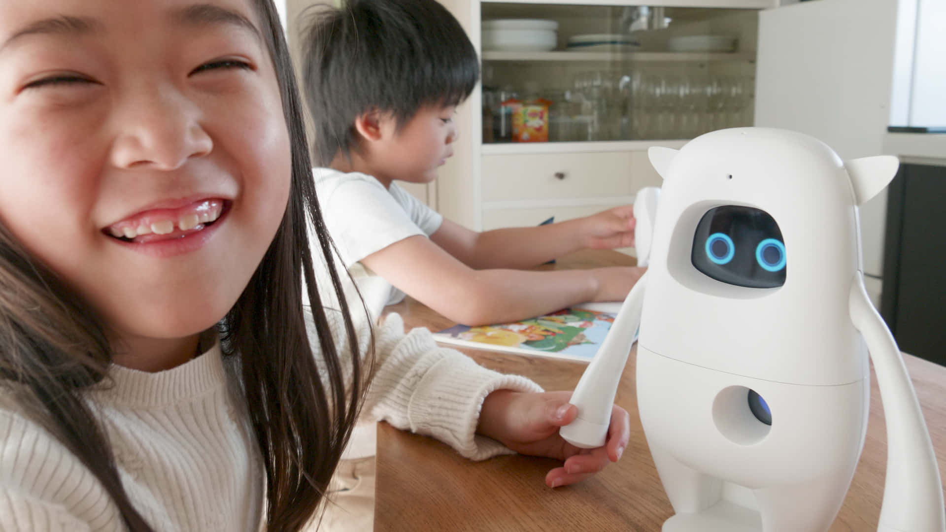 AIロボット」X「オンライン英会話」、新しいスタイルの子ども英語学習